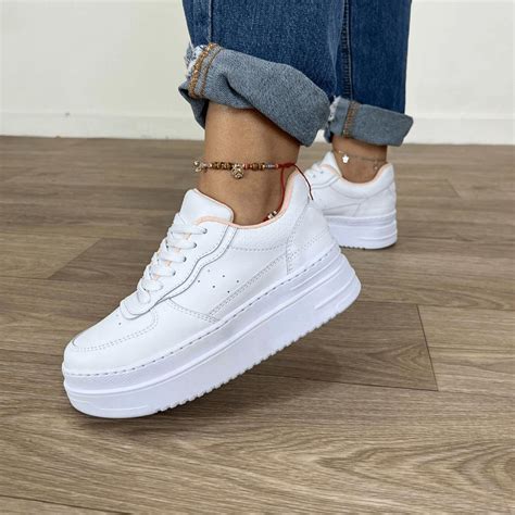 tenis blancos con plataforma mujer